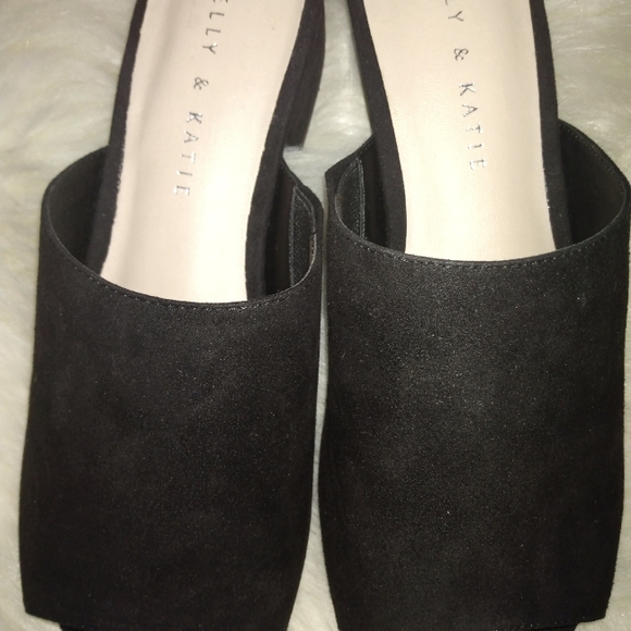 Kellie and Katie Size 7 Shoes - Picture 6 of 11